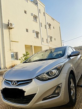 Voiture de Marque Hyundai Avanté Modèle 2015 Tout Options bien entretenu .