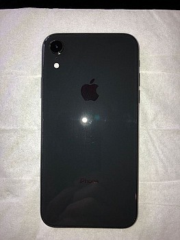 Téléphone iPhone XR noir