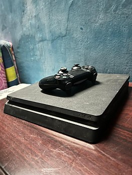 PS4 Slim + CD