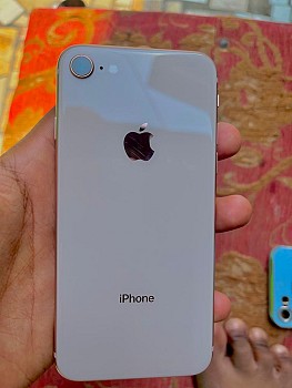 Téléphone IPhone 8