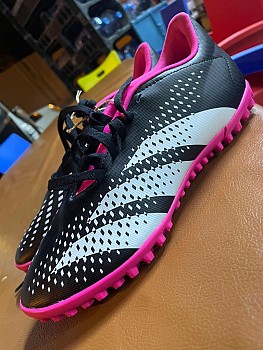 Adidas Predator demi crampons a Djibouti