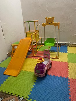 L aire de jeux en tres Bonne etat