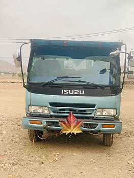 Camion Isuzu Forward 2014, presque neuf, en excellent état à Djibouti