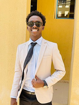 Technicien supérieur en maintenance industrielle diplômé avec expérience