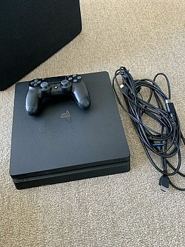 PS4 Slim 1 To + Jeux et 2 manettes - RDR2, Tekken 7, FIFA 21, COD, TLOU, NFS, RE4