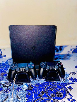 PS4 Ultra Moderne avec Accessoires et Garantie d\'une Semaine