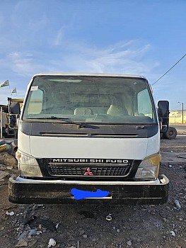 Voiture Dyna Mitsubishi FUSO 2015, diesel, manuelle, état impeccable