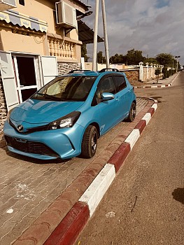 Toyota Vitz 2016, essence, boîte automatique, faible kilométrage, excellent état.