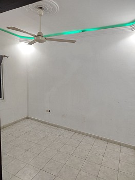Appartement 3 pièces à louer à l\'avenue 13, proche de l\'hôtel Al Rahma