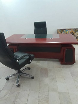 Bureau de Direction avec Deux Chaises
