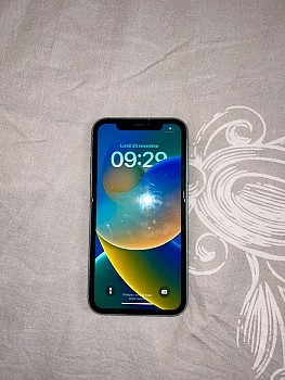 iPhone 11 Bleu Ciel en Très Bon État, Prix négociable