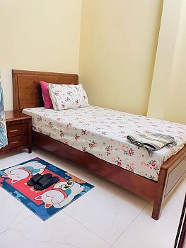Chambre lit simple avec toilettes communes