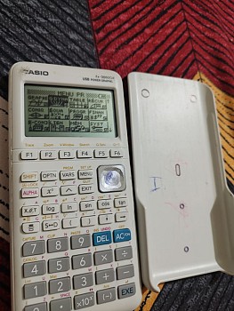 Calculatrice Graphique - Bon état, 1 an et 10 mois d\'utilisation