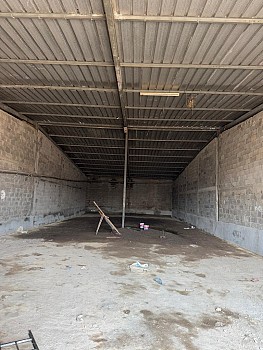 Hangar 300m2 à louer en Zone Industrielle Sud, près d\'Al Gamil