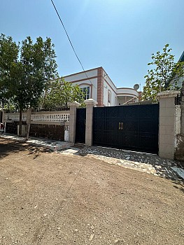 Belle villa avec vue sur mer et dépendance, quartier calme, proche Bawadi Mall