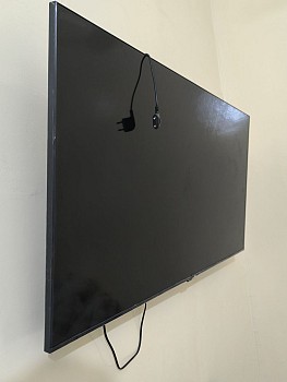 Télévision Samsung 50 pouces, excellent état, achetée il y a 4 mois