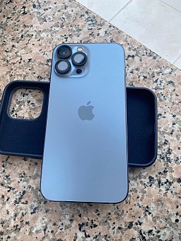 iPhone 13 Pro Max 128 Go, bleu, bon état, 2 coques incluses