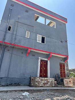 Maison à trois étages avec titre foncier à vendre