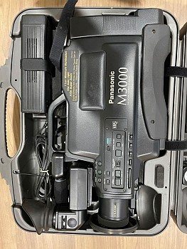 Caméra vidéo Panasonic M3000 en bon état, prix négociable