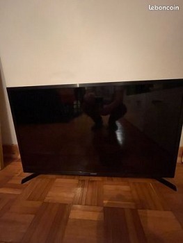 Écran plat Samsung Smart TV 32 pouces avec télécommande