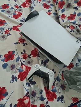 PS5 avec jeux, manettes et abonnement en ligne
