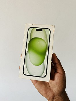 iPhone 15 128 Go, sous garantie, avec accessoires et 2 coques inclus