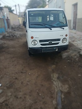 Transport personnel en Tata Magic à Balbala