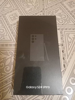 Samsung Galaxy S24 Ultra Noir Titanum Neuf, Avec Accessoires