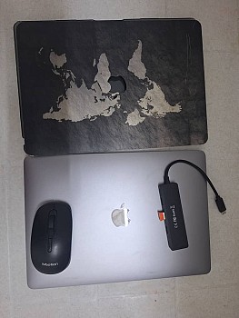 MacBook Air 2020 Gris Argenté, i7 1.2GHZ, 8 Go RAM, Adaptateur inclus