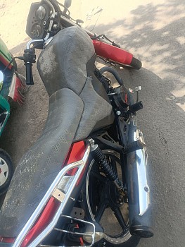 Moto Honda avec papiers complets - Prix négociable