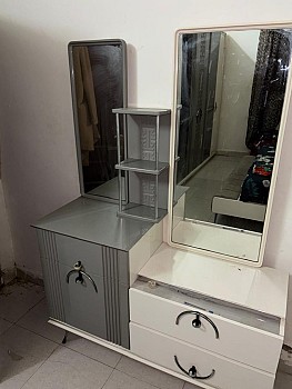 Chambre à coucher presque neuve à vendre