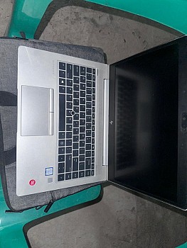Ordinateur portable HP avec sac inclus