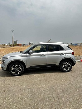 Hyundai Venue 2021, gris, faible kilométrage, négociable
