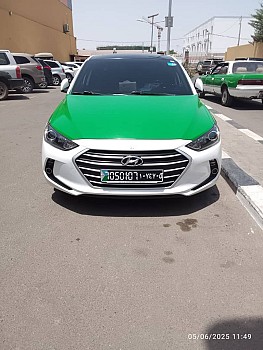Taxi Hyundai Avante en excellent état, carburant gasoil, faible kilométrage