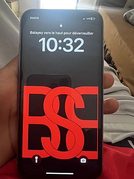 iPhone 11 en excellent état, prix négociable