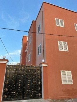 2 Appartement spacieux avec suppresseur d\'eau dans la cité Wadagir