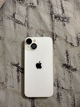 iPhone 13 256Go, batterie 84%, +2 coques