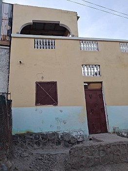 Appartement F3 en dur avec climatiseur et terrasse à Hayableyeh