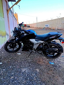 Moto RTR Apache 160 4v, 6000 km, noir et bleu