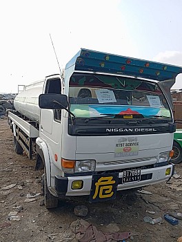 Camion citerne eau potable 9m3 D98