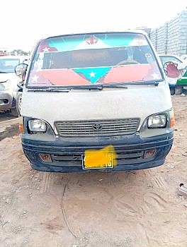 Toyota HiAce Mini Bus 2.0L, Gazole, Boîte Manuelle - Bon État