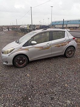 Toyota Vitz en excellent état avec climatisation