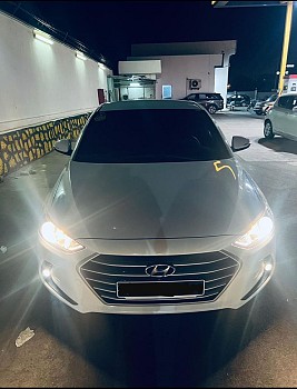 Voiture Privé - Berline Hyundai Elantra Haut de Gamme, Climatisation, Service Chauffeur - 4 Passagers