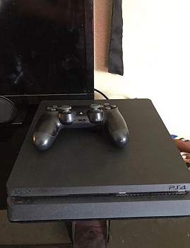 Console ps4 slim 1 Terabyte