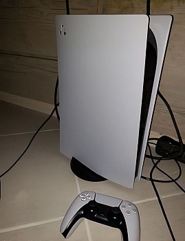 PS5 avec manette, excellent état, disponible maintenant