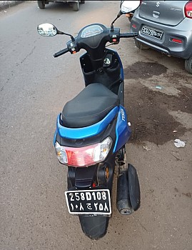 Scooter Suzuki neuf, sous garantie 1 an, économique et fiable