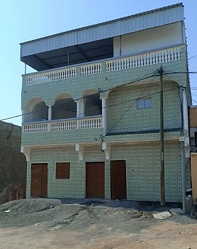 Location d\'un stock de 150 m² + local commercial 20 m² à Barwaqo 2 - Phase 1