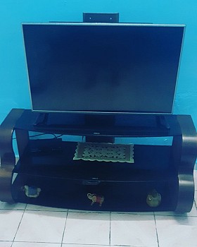 Télévision avec table design