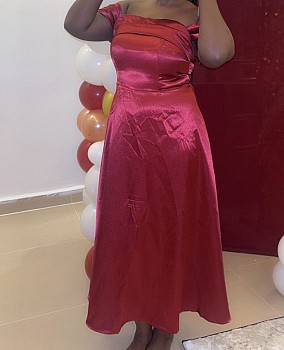 Robe en satin bordeaux, taille M