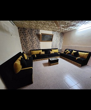 Salon marocain complet en très bon état avec table basse
